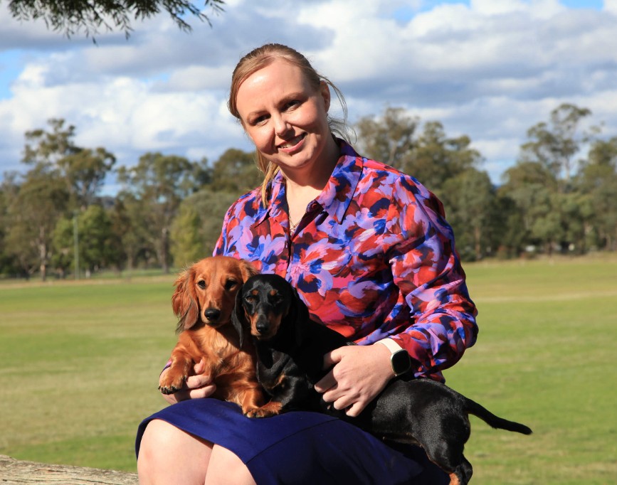 Heather Coles - AASHUDNA Miniature Smooth Dachshunds